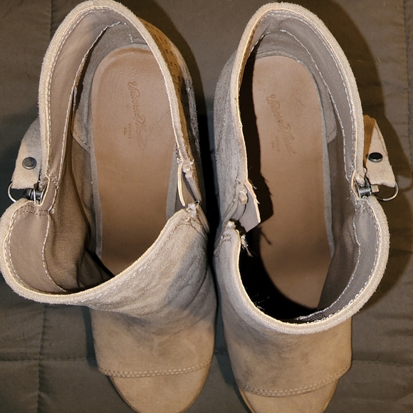 Open toe Wedge heels size 11 - Picture 4 of 4